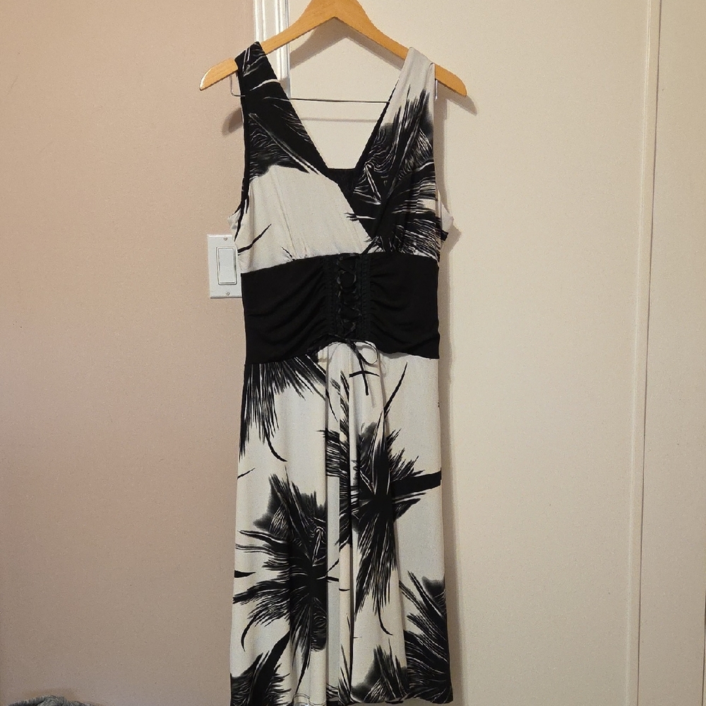 Chic One Shoulder Black and White Dress